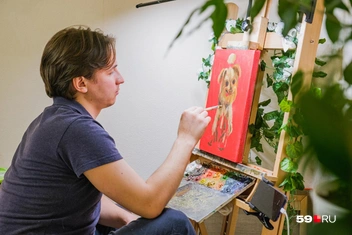 Когда мы приезжали к Кириллу, в работе у него был портрет собачки | Источник: Тимофей Калмаков / 59.RU