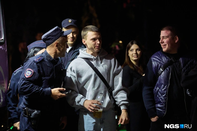 Горожан останавливали из-за распития спиртных напитков в центре | Источник: Александр Ощепков / NGS.RU