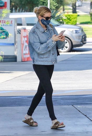 Эмма Робертс в Лос-Анджелесе | marieclaire.ru