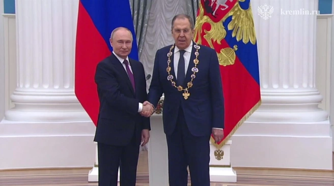 Путин наградил Лаврова орденом Святого апостола Андрея Первозванного | Источник: kremlin.ru