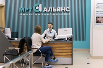При жалобах на дискомфорт и тяжесть в голове также рекомендовано посетить невролога | Источник: «МРТ Альянс»