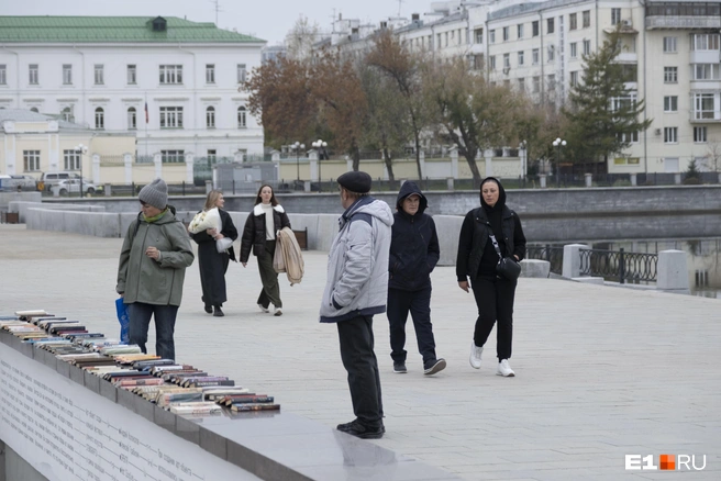 Вечная книжная лавка тоже на месте  | Источник: Кирилл Кушнов / E1.RU