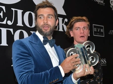 Самолет, в котором летели Ургант и Гудков, совершил аварийную посадку в Мюнхене: что случилось