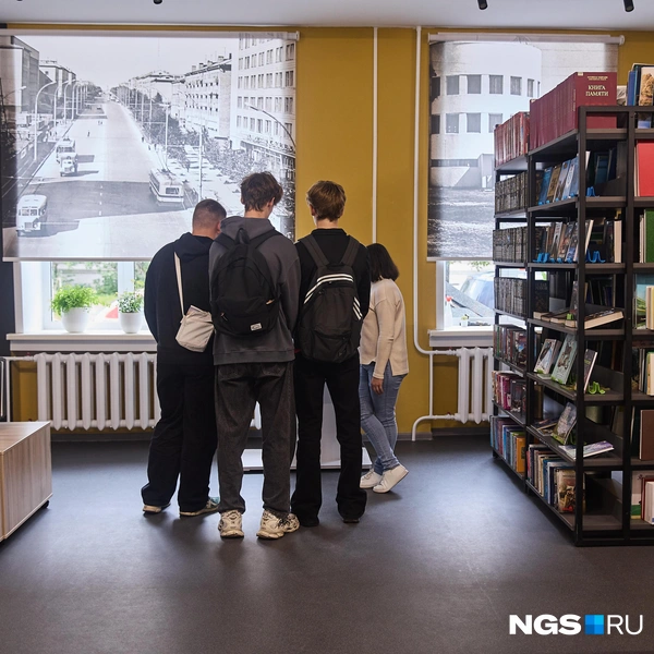 Подросткам проводят экскурсию  | Источник: Александр Ощепков / NGS.RU