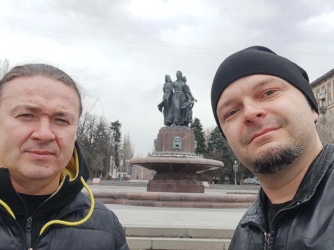 Артисты на верхней террасе центральной набережной города | Источник: соцсети группы «Ария»