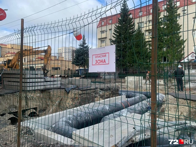 Посторонним заходить за ограждения строго запрещено: это небезопасно | Источник: Полина Перепелица / 72.RU