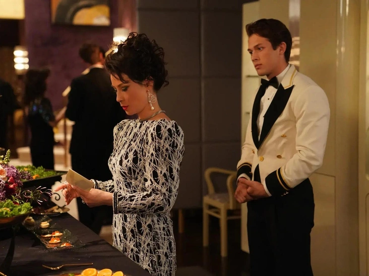 Кадр из сериала «Почему женщины убивают» (2019)