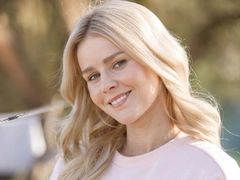 «В классе все слушали меня, а не учителя»: звезда сериала «Родком» Екатерина Кузнецова рассуждает о харизме, взаимопонимании и разнице менталитетов