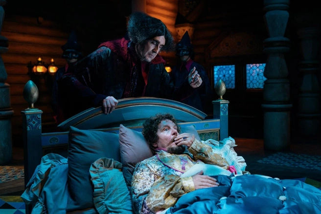 Декорации более или менее правдоподобные | Источник: х/ф «Горыныч» (6+), реж. Дмитрий Хонин