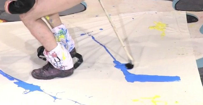 Норвежский художник, распыляющий краску анусом, получил 4 миллиона долларов господдержки
