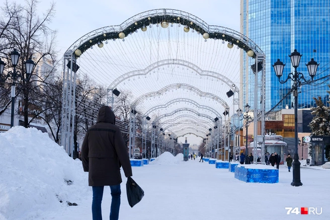 Праздничные поздравления звучат в центре города с начала декабря | Источник: Леонид Меньшенин
