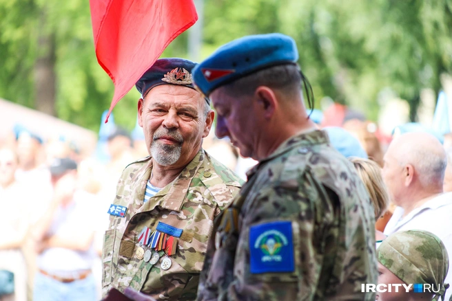 Еще в программе праздника были спортивные соревнования и показательные выступления. Посмотреть на них собрались все | Источник: Ксения Филимонова / «ИрСити»