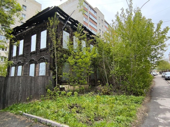 Дом в переулке Нечевском пережил пожар и обрушение крыши | Источник: муниципальные торги Томска