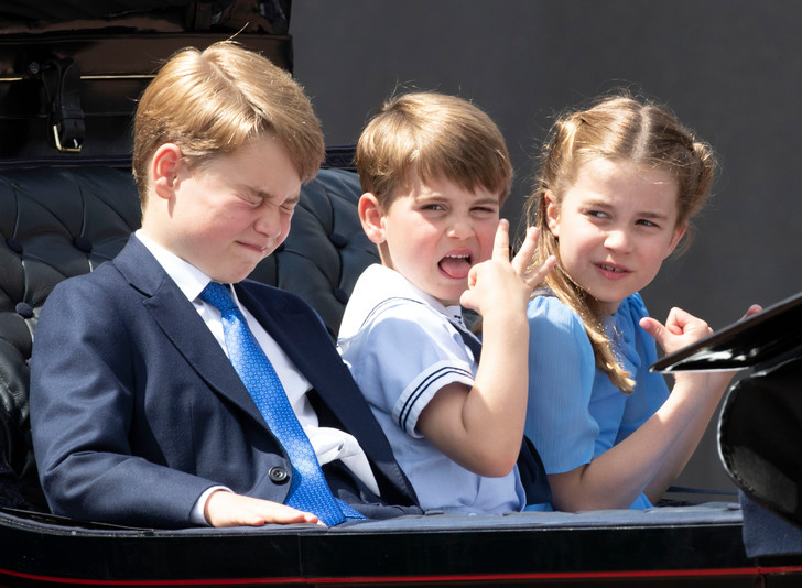 Родители одноклассников принца Джорджа и Шарлотты недовольны их переводом в школу