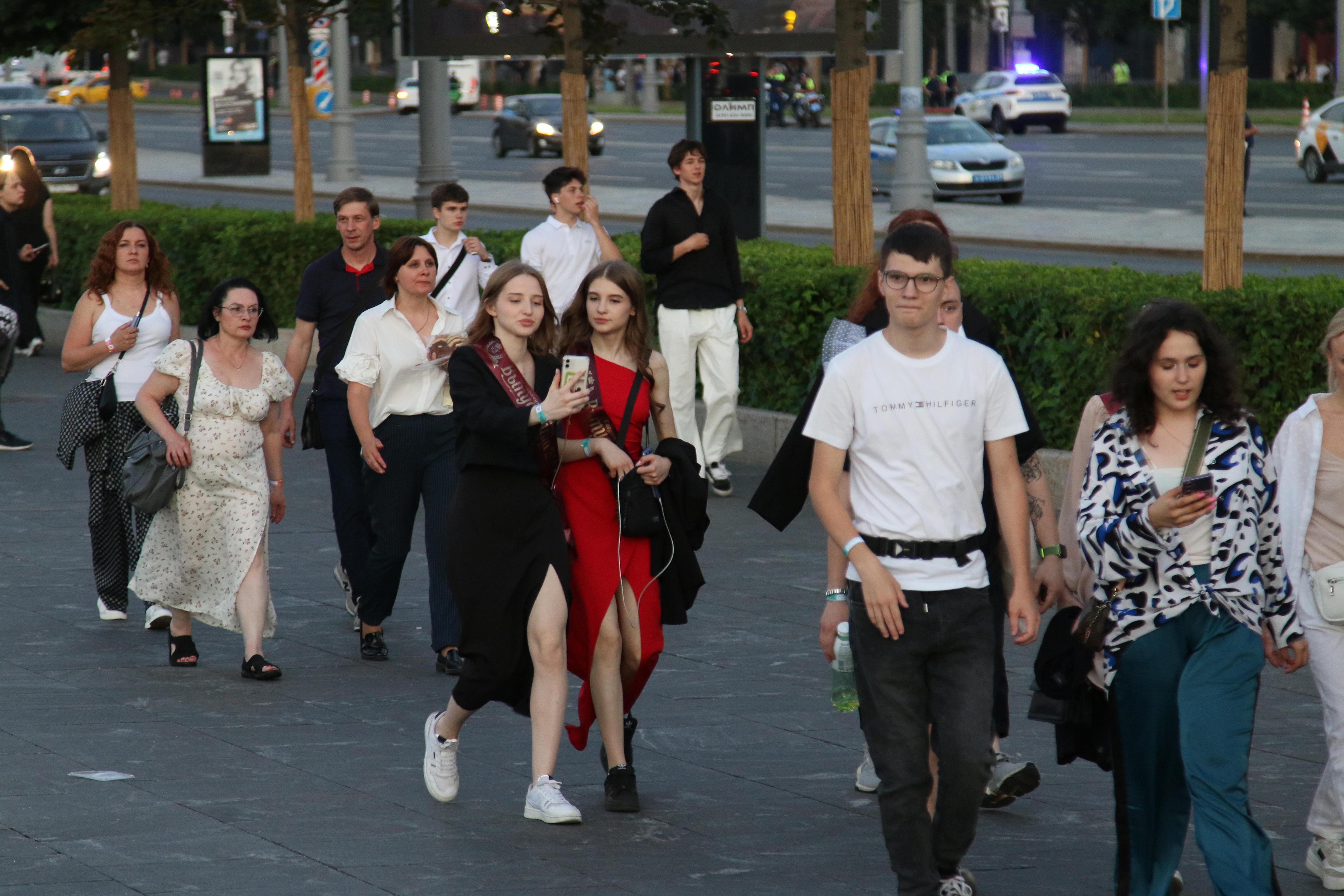 «Кому-то это выгодно?» Жителей Волгограда расколол вопрос с ценами на школьный выпускной — публикуем мнения