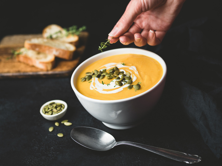 Фото №4 - Тыквенный суп: простой и вкусный рецепт для тех, кто хочет согреться