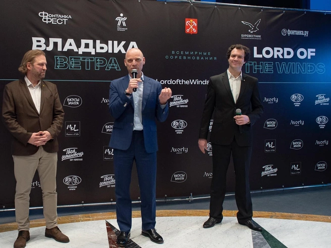 Валерий Дубченко, Антон Шантырь и Дмитрий Витковский во время выступлений на церемонии | Источник: Сергей Николаев/ «Фонтанка.ру»