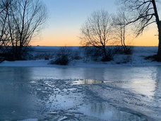 Смерть во время прогулки: два школьника утонули, провалившись под лед в Калужской области