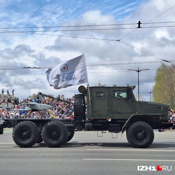 На параде жители и гости Ижевска увидели также современные беспилотные летательные аппараты | Источник: Юлия Дёмина / IZH1.RU
