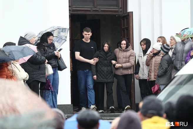 Мама девочек убита горем | Источник: Владислав Лоншаков / E1.RU