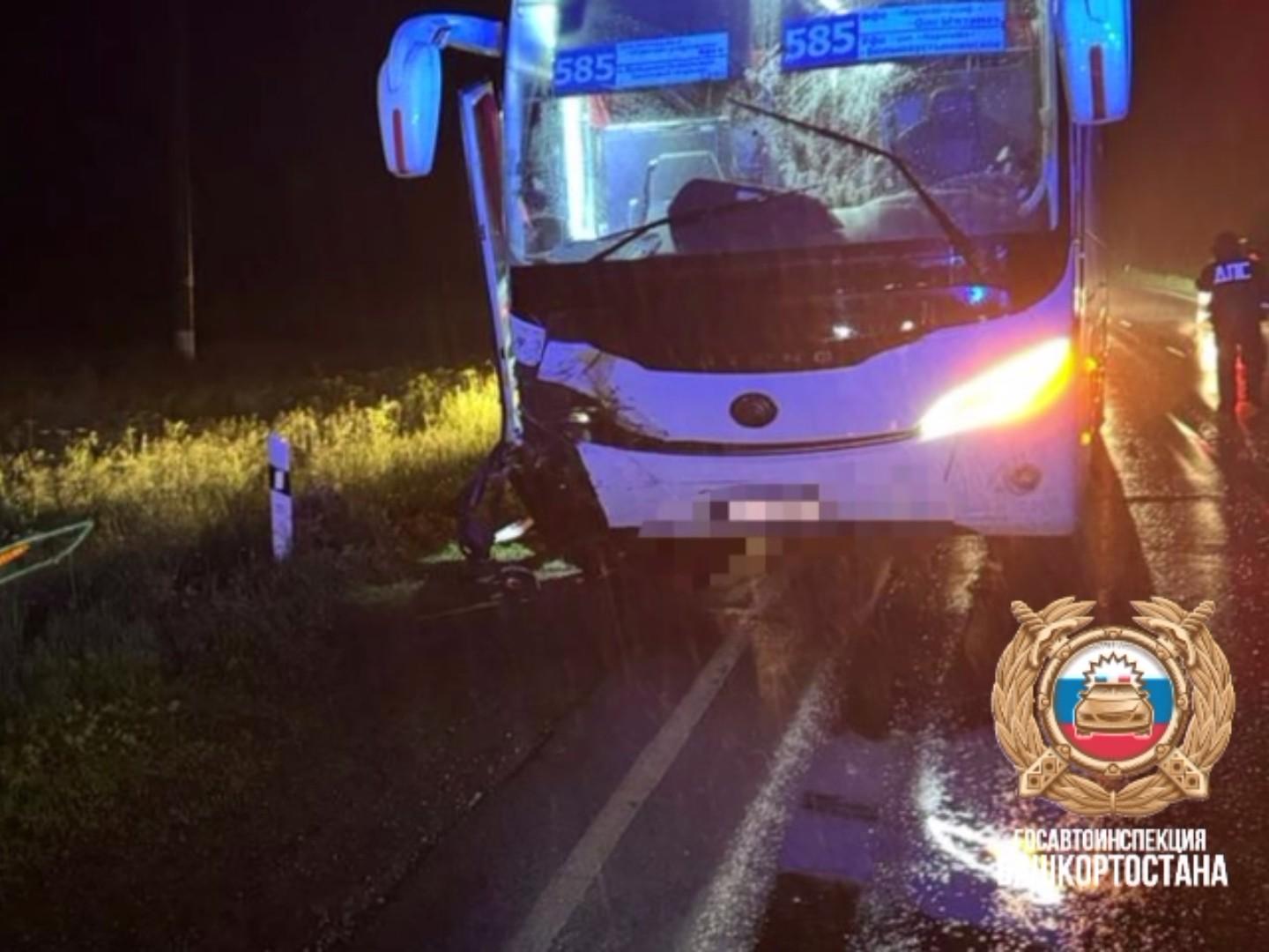 В Башкирии «Лада-Калина» на встречке столкнулась с автобусом — два человека погибли