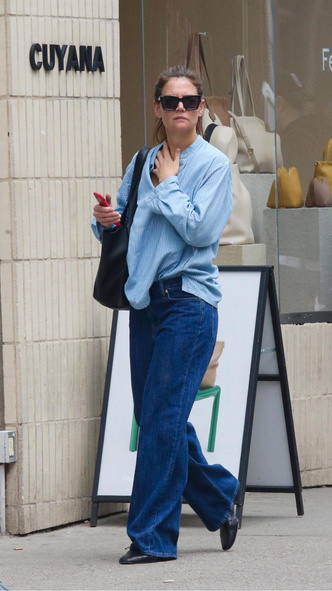 С какой обувью модницы носят джинсы? Кэти Холмс знает ответ и показывает стильный прием