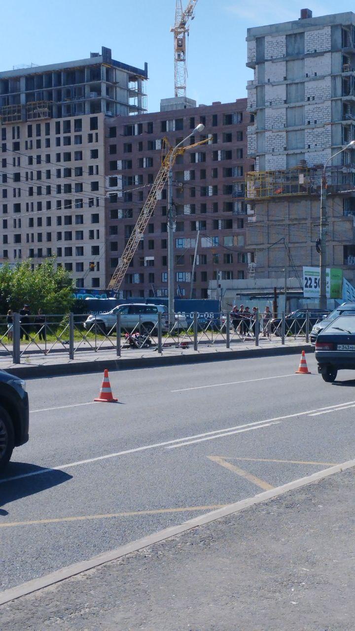 В Архангельске насмерть разбился мотоциклист. Авария попала на видео 