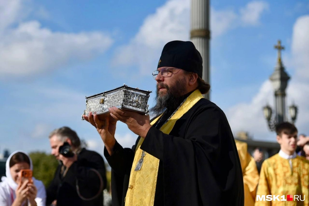 Что происходило в последние часы пребывания мощей святого Спиридона у храма Христа Спасителя в Москве | Источник: Дарья Шутова / MSK1.RU