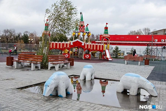 Детский городок установили в парке «Затулинский», а затем убрали | Источник: Анна Золотова / NGS.RU