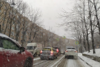 Владивосток скован пробками после снегопада