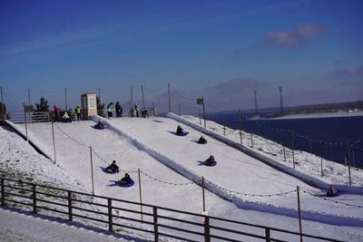 В Волгограде снежные горки приостановили работу
