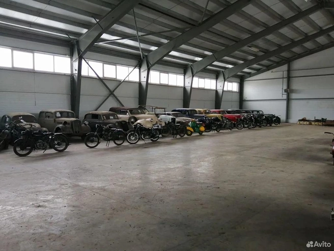 Коллекция заняла целый ангар | Источник: avito.ru
