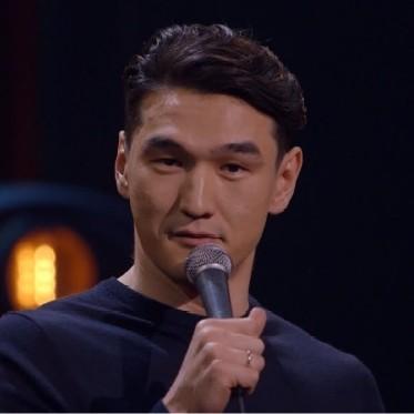 Нурлана Сабурова, которому запретили въезд в Россию на 50 лет, задержали в аэропорту Внуково: видео