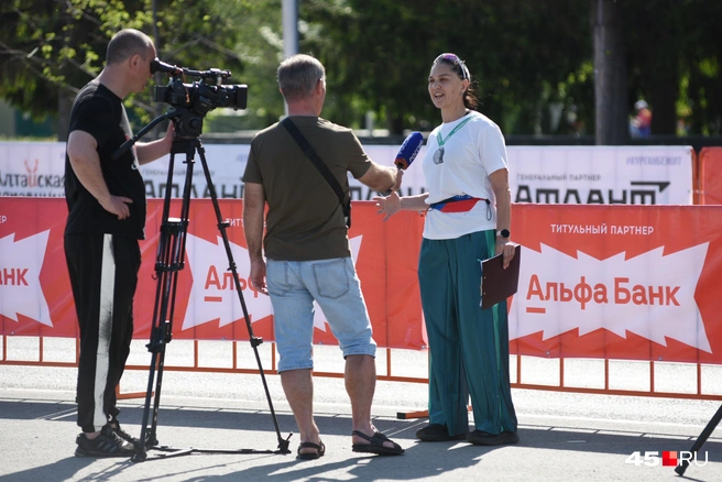Один из организаторов забега&nbsp;— Алла Сагоякова | Источник: Надежда Тихомирова / 45.RU