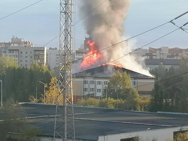 Сильное возгорание произошло рано утром | Источник: читатель 72.RU