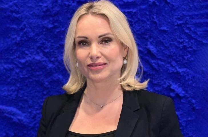 «Осталась бомжом, плакать хочется»: сбежавшая за границу редактор Первого канала Овсянникова хочет вернуться на родину