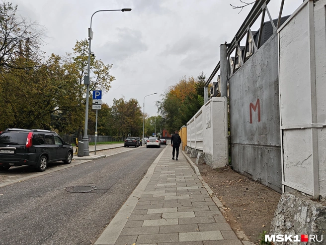 Дорога к трапезной от метро | Источник: Анастасия Харитонова / MSK1.RU