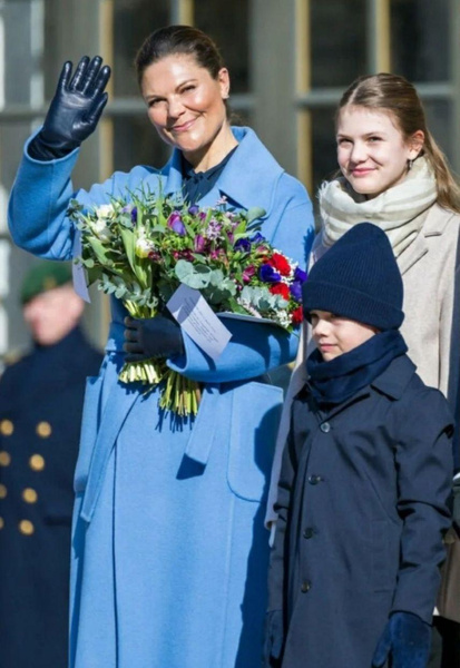 Как одеваются весной внуки шведского короля и королевы