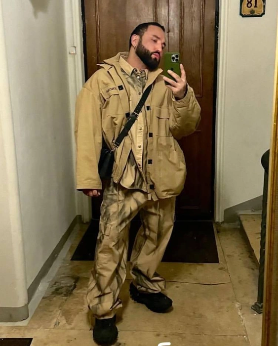 Такие брюки от MSGM в ЦУМе стоят всего 53 тысячи рублей | Источник: serdar_kambarov / Instagram (экстремистская организация, деятельность запрещена на территории РФ)