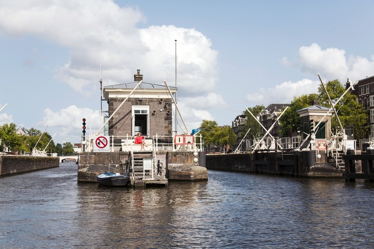 Sweets Hotel: отель в домах смотрителей мостов в Амстердаме (фото 0)
