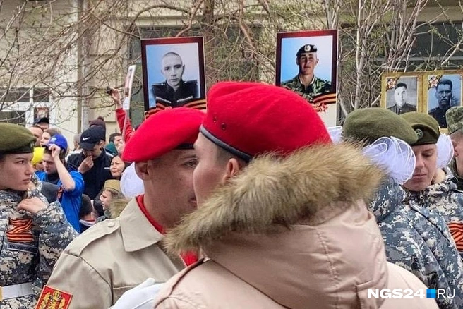 Двое парней на портретах есть в списке погибших из Красноярского края | Источник: NGS24.RU