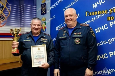 На Камчатке наградили победителей смотра газодымозащитников