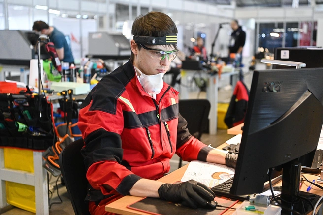 Никита Домашов переживал, но в итоге превосходно справился со своей работой | Источник: Максим Воробьев