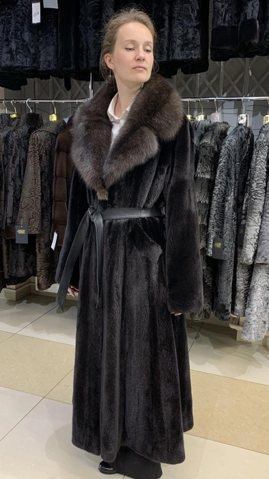 Шуба из такого меха сама по себе является украшением зимнего гардероба своей хозяйки | Источник: ИП Кузнецова Дарья Александровна
