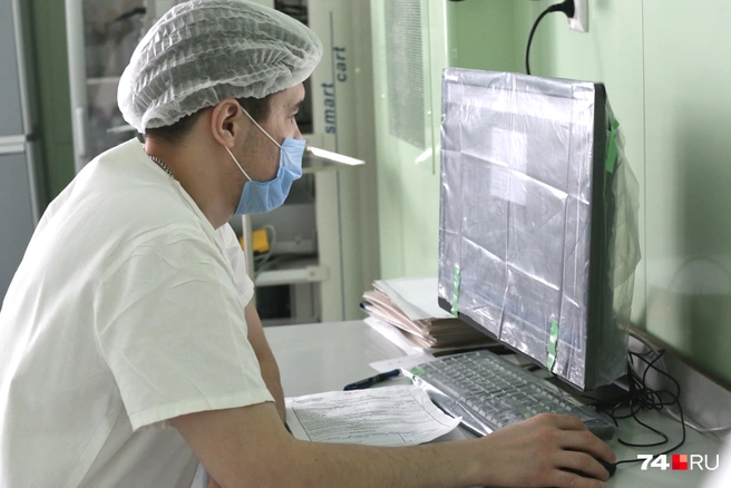 Важно регулярно самообследоваться и ходить к врачам | Источник: Екатерина Тычинина / 74.RU