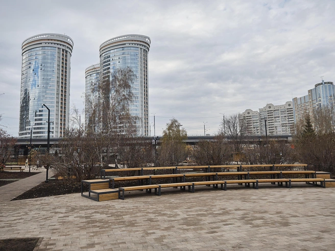 Парк находится под Октябрьской магистралью. | Источник: Александр Ощепков / NGS.RU