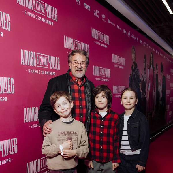 Леонид Ярмольник с внуками 
