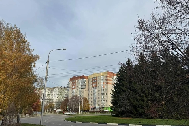 Слева&nbsp;— вид с проводами, а справа&nbsp;— без них | Источник: Дарья Гранкина / 26.RU