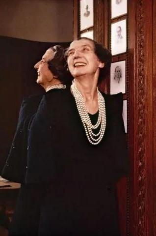 Муза Картье и подруга Шанель: как Жанна Туссен вдохновляла парижскую богему Муза Картье и подруга Шанель: как Жанна Туссен вдохновляла парижскую богему