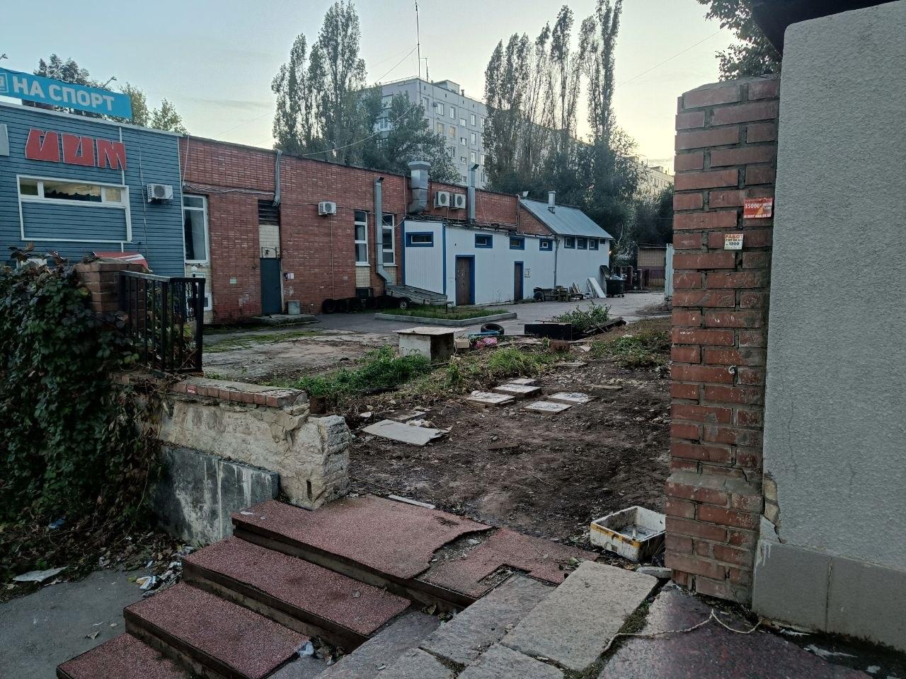 В Тольятти под бульдозер пошла пекарня-малышка. За пирожками здесь выстраивались очереди